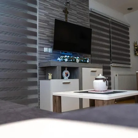 Kiki Daire Kupres (Canton 10)